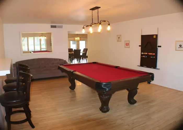 Tempe Escape With Heated Pool, Billiards & Firepit Fun