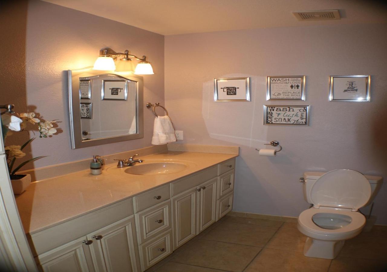 Escape With Heated Pool, Billiards & Firepit Fun Tempe