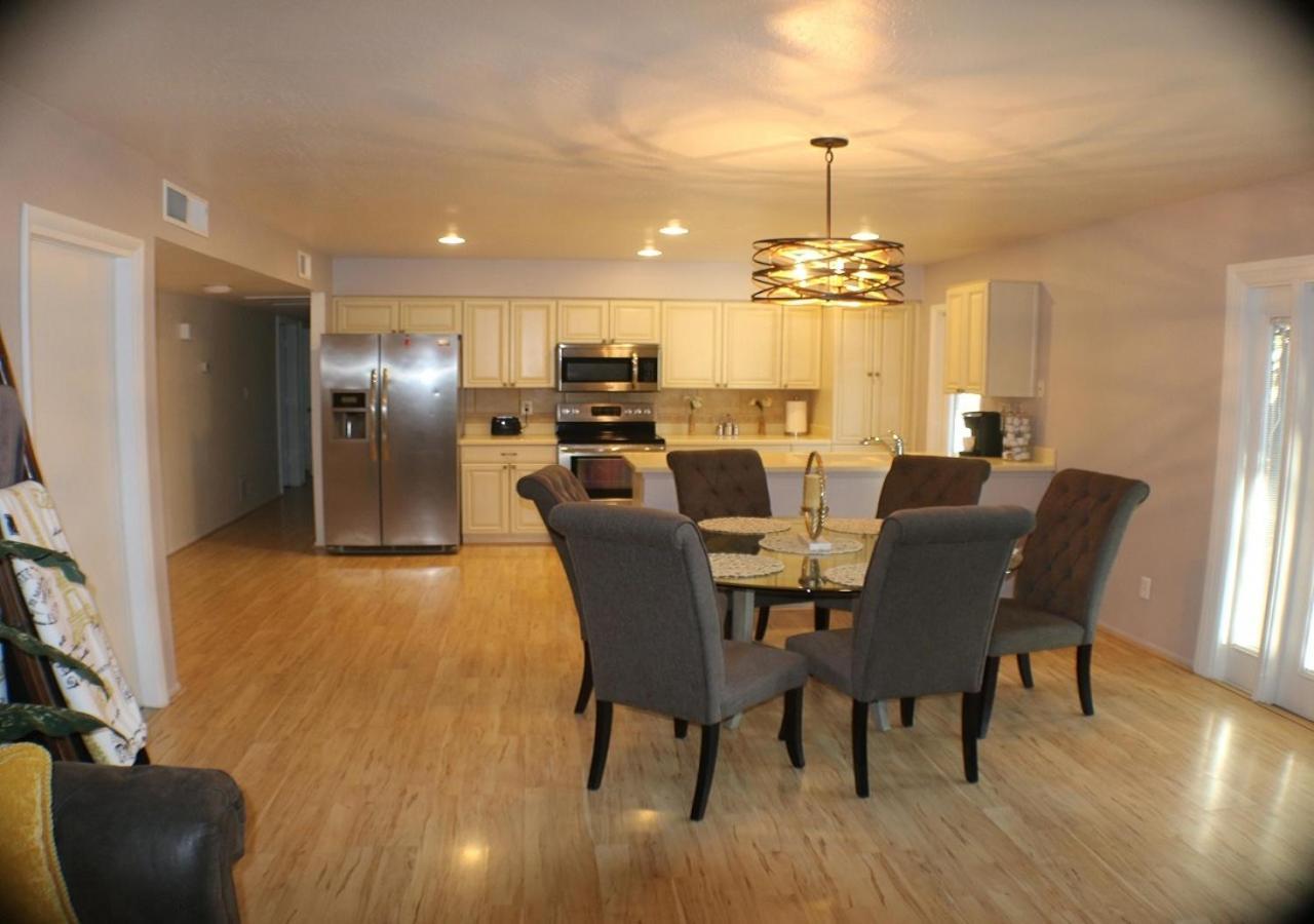 Holiday home Escape With Heated Pool, Billiards & Firepit Fun