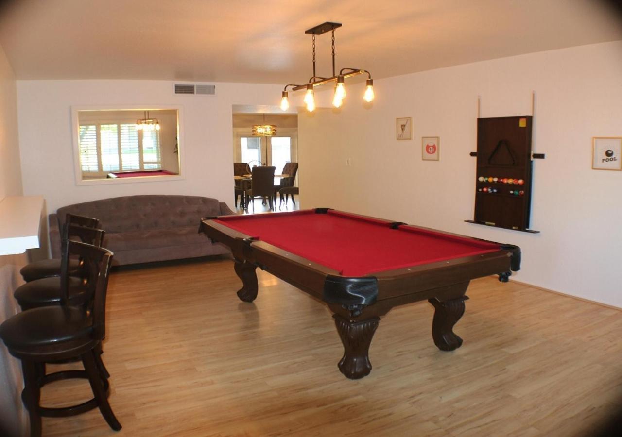 Escape With Heated Pool, Billiards & Firepit Fun