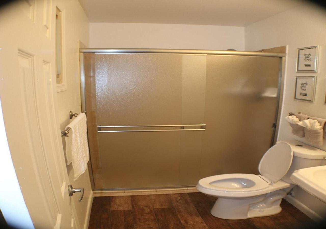 Escape With Heated Pool, Billiards & Firepit Fun Holiday home Tempe