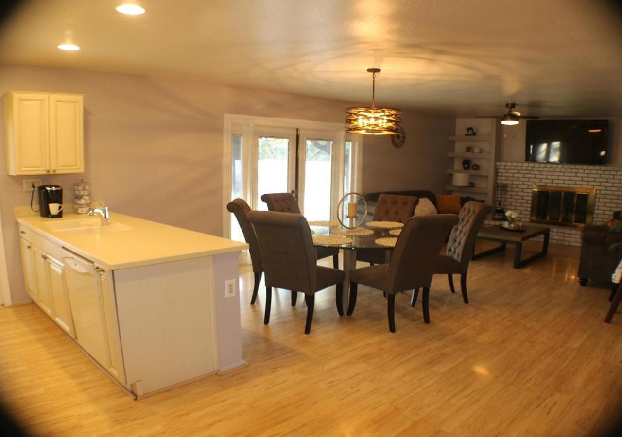 Escape With Heated Pool, Billiards & Firepit Fun Ferienhaus *